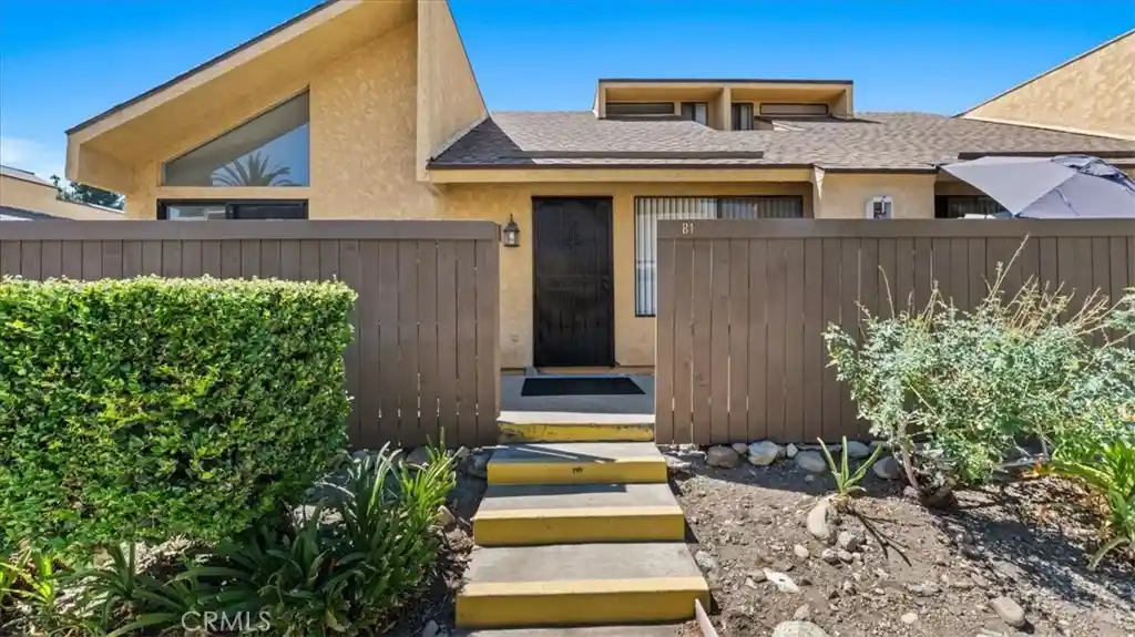 Listing Photo 1 - Condo for sale in 435 W 9Th located at 435 W 9Th, Upland, CA 91786 - Unit #B1