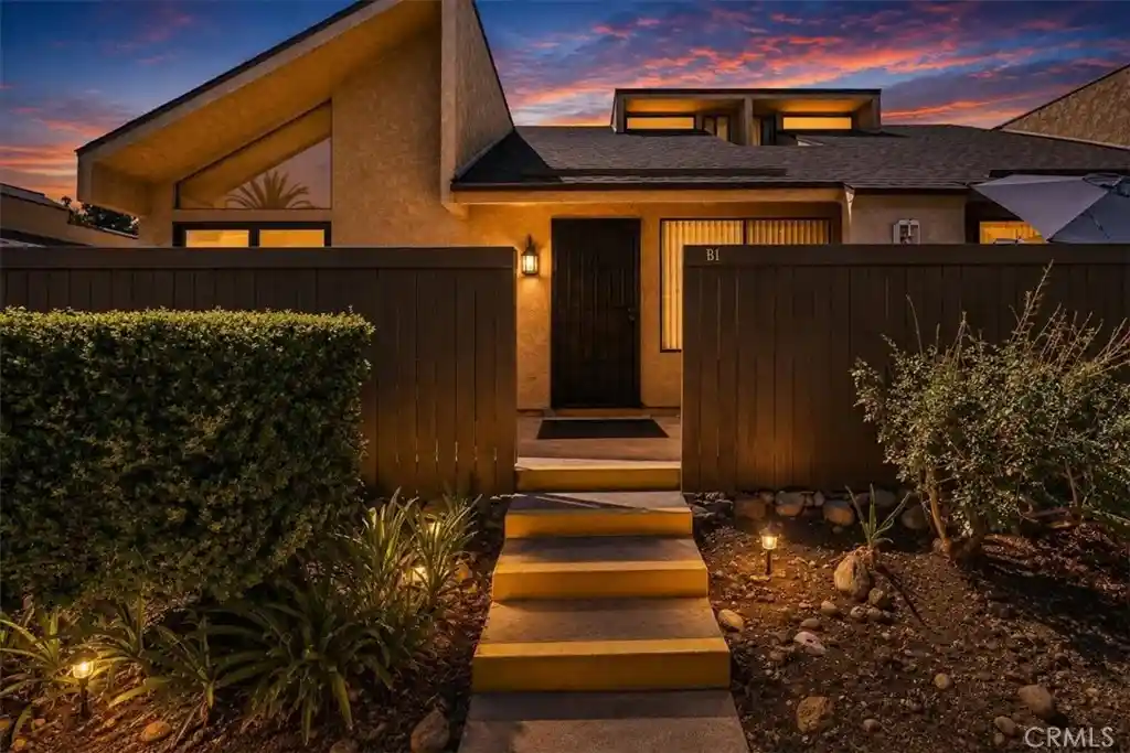 Listing Photo 2 - Condo for sale in 435 W 9Th located at 435 W 9Th, Upland, CA 91786 - Unit #B1