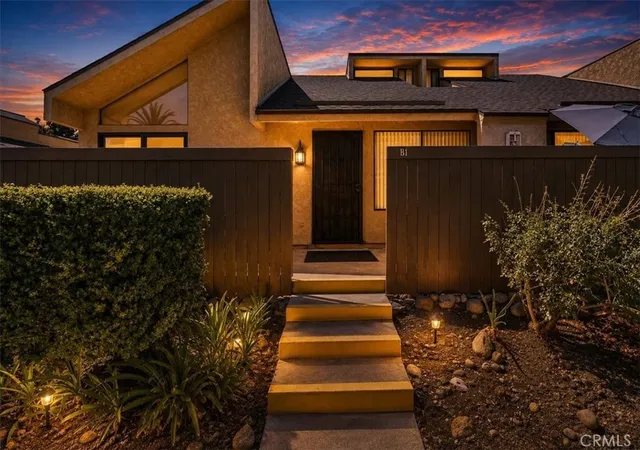 Listing Photo 2 - Condo for sale in building located at 435 W 9Th, Upland, CA 91786 - Unit #B1