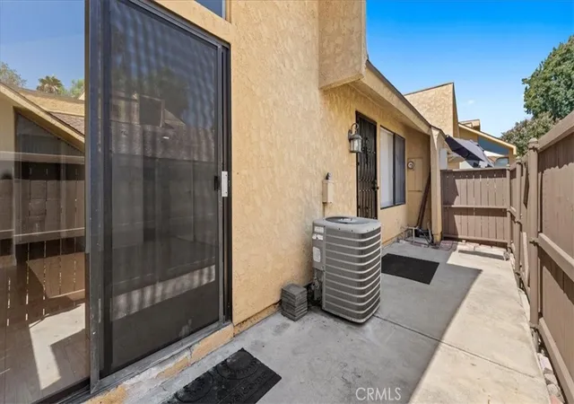 Listing Photo 5 - Condo for sale in building located at 435 W 9Th, Upland, CA 91786 - Unit #B1