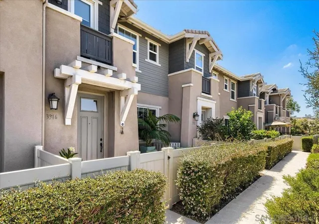 Listing Photo 5 - Condo for sale in building located at 3316 Campo Azul Ct, Carlsbad, CA 92010