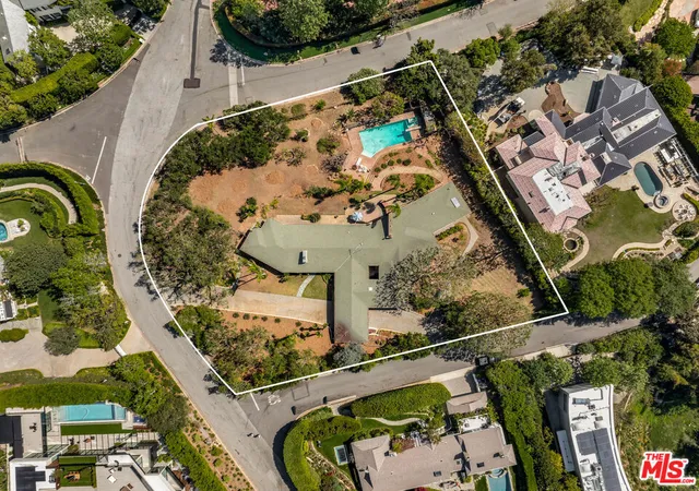 Photo 2 of Mansion for sale at 1601 Capri Dr, Pacific Palisades, CA 90272 | MLS# 26876445 | Listing updated on 2026-09-23