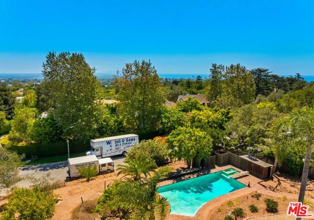 Photo 3 of Mansion for sale at 1601 Capri Dr, Pacific Palisades, CA 90272 | MLS# 26876445 | Listing updated on 2026-09-23