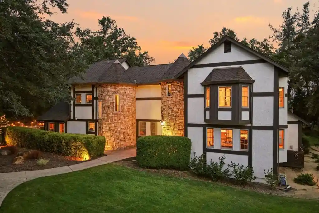 Single family home for sale at 19177 Hollow Ln, Redding, CA 96003 | MLS# ML82060153