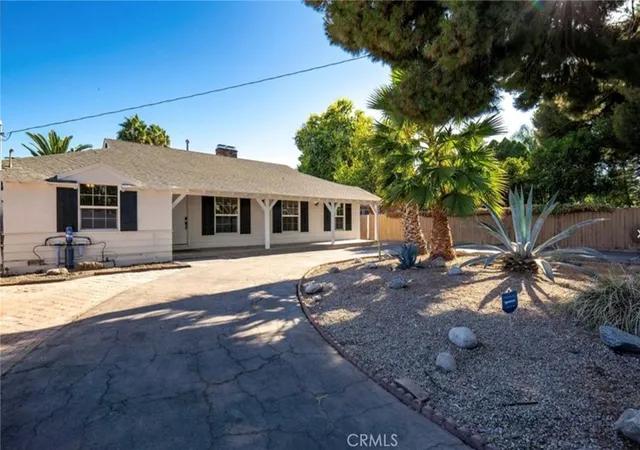 Photo 1 of Sale Pending at 18942 Arminta St, Reseda, CA 91335 | MLS# SR26194557 | Listing updated on 2026-10-05