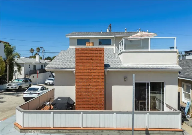 Photo 3 of Sale Pending at 3104 Ingleside Dr, Hermosa Beach, CA 90254 | MLS# SB26194671 | Listing updated on 2026-10-06