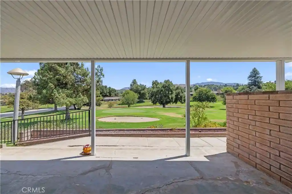 Townhouse for sale at 26728 Oak Garden Ct, Newhall, CA 91321 | MLS# SR26194659