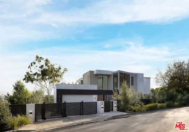 Photo 1 of Mansion for sale at 1660 Casale Rd, Pacific Palisades, CA 90272 | MLS# 26960799 | Listing updated on 2026-09-12