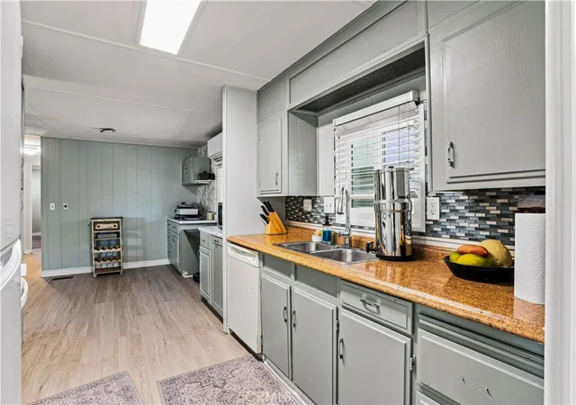 Photo 1 of Manufactured home for sale at 332 N Lyon Ave #67, Hemet, CA 92543 | MLS# SW26192988 | Listing updated on 2026-10-01