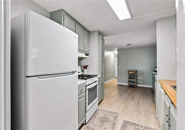 Photo 3 of Manufactured home for sale at 332 N Lyon Ave #67, Hemet, CA 92543 | MLS# SW26192988 | Listing updated on 2026-10-01