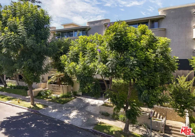 Listing Photo 1 - Condo for sale in building located at 11645 Montana Ave, Brentwood, CA 90049 - Unit #222