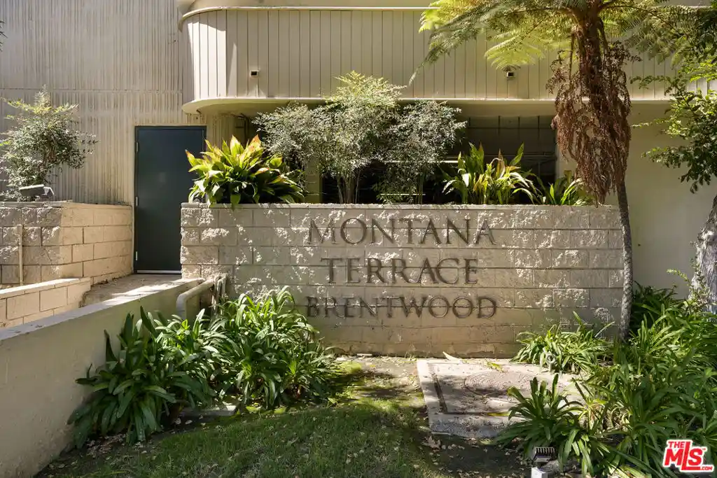 Listing Photo 2 - Condo for sale in 11645 Montana Ave located at 11645 Montana Ave, Brentwood, CA 90049 - Unit #222
