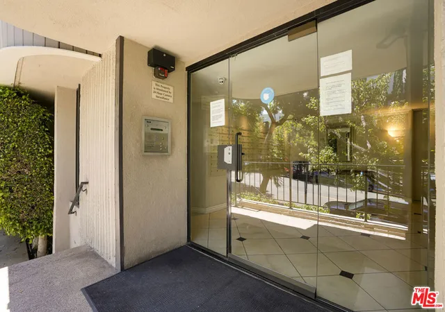 Listing Photo 4 - Condo for sale in building located at 11645 Montana Ave, Brentwood, CA 90049 - Unit #222