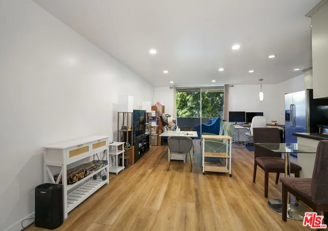 Listing Photo 5 - Condo for sale in building located at 11645 Montana Ave, Brentwood, CA 90049 - Unit #222