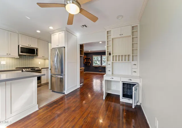 Photo 3 of Condo for sale at 5886 Bowcroft St #4, Los Angeles, CA 90016 | MLS# P1-28708 | Listing updated on 2026-10-13