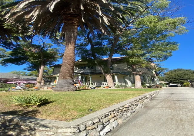 Photo 3 of Single family home for sale at 209 Carlton, Pasadena, CA 91103 | MLS# DW26194867 | Listing updated on 2026-09-30