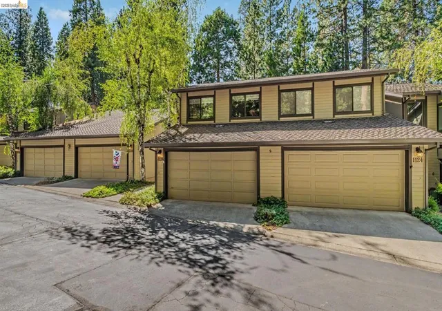Photo 3 of Townhouse for sale at 1128 Fairway Ct, Murphys, CA 95247 | MLS# 41147270 | Listing updated on 2026-09-13