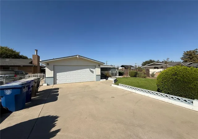 Photo 3 of Sale Pending at 1416 Cheatham, Bakersfield, CA 93307 | MLS# SR26194232 | Listing updated on 2026-09-09