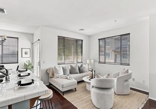 Listing Photo 4 - Condo for sale in building located at 625 Corte Patio, Chula Vista, CA 91914 - Unit #82