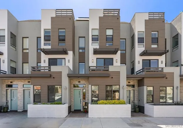 Photo 2 of Townhouse for sale at 2537 State St, Carlsbad, CA 92008 | MLS# 260021837SD | Listing updated on 2026-10-07