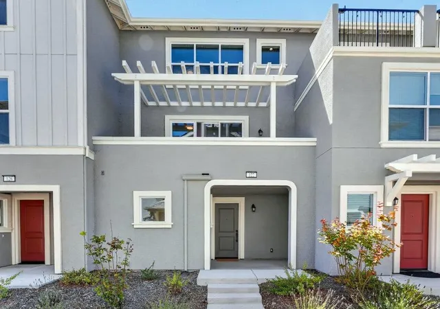 Photo 3 of Townhouse for sale at 122 Skyline Vista Way, Watsonville, CA 95076 | MLS# ML82054098 | Listing updated on 2026-10-12