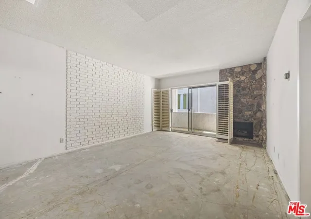 Listing Photo 5 - Condo for sale in Eastborne Plaza located at 10445 Eastborne Ave, Los Angeles, CA 90024 - Unit #203