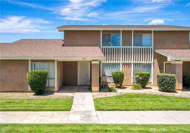 Photo 3 of Townhouse for sale at 2929 W Ave J4, Lancaster, CA 93536 | MLS# SR26195085 | Listing updated on 2026-09-13