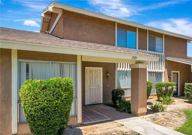 Photo 4 of Townhouse for sale at 2929 W Ave J4, Lancaster, CA 93536 | MLS# SR26195085 | Listing updated on 2026-09-13