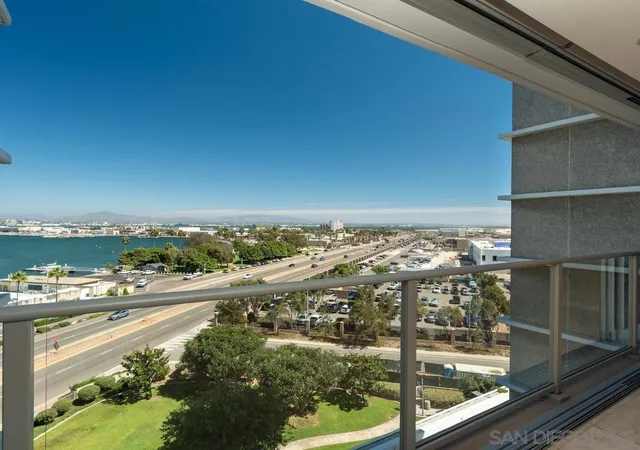 Listing Photo 5 - Condo for sale in building located at 1820 Avenida Del Mundo, Coronado, CA 92118 - Unit #706