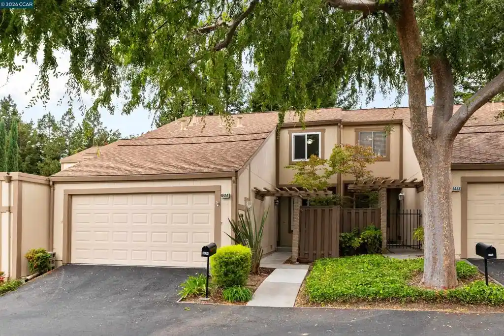 Townhouse for sale at 6444 Parklane Plz, Martinez, CA 94553 | MLS# 41147319
