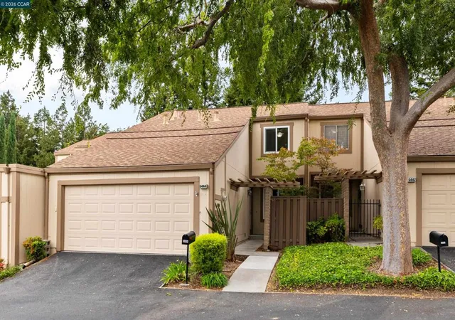 Townhouse for sale at 6444 Parklane Plz, Martinez, CA 94553 | MLS# 41147319