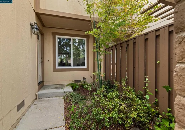 Photo 2 of Townhouse for sale at 6444 Parklane Plz, Martinez, CA 94553 | MLS# 41147319 | Listing updated on 2026-10-09