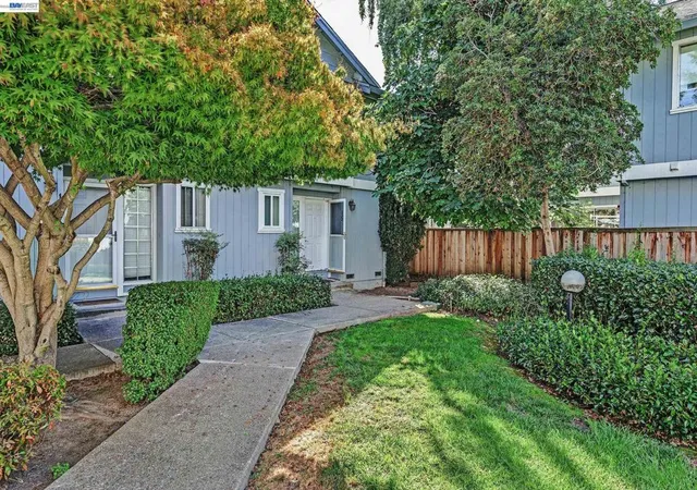 Photo 3 of Sale Pending at 20115 Redwood Rd #15, Castro Valley, CA 94546 | MLS# 41147322 | Listing updated on 2026-09-21