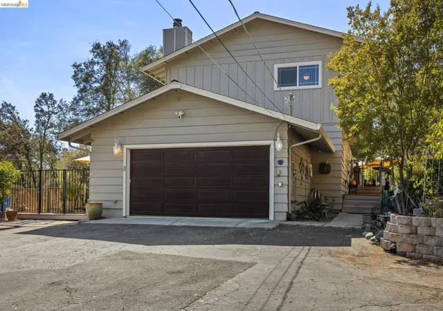 Photo 1 of Single family home for sale at 14201 Hillview Ct, Sonora, CA 95370 | MLS# 41147327 | Listing updated on 2026-10-06