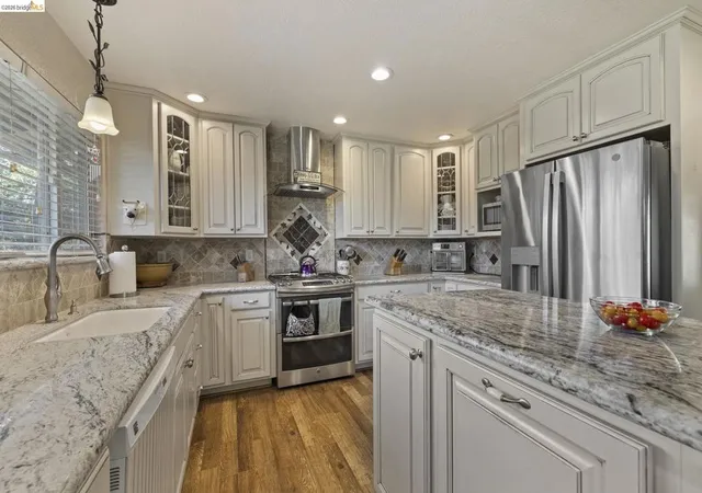 Photo 2 of Single family home for sale at 14201 Hillview Ct, Sonora, CA 95370 | MLS# 41147327 | Listing updated on 2026-10-06