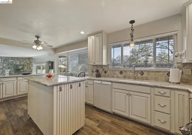 Photo 3 of Single family home for sale at 14201 Hillview Ct, Sonora, CA 95370 | MLS# 41147327 | Listing updated on 2026-10-06
