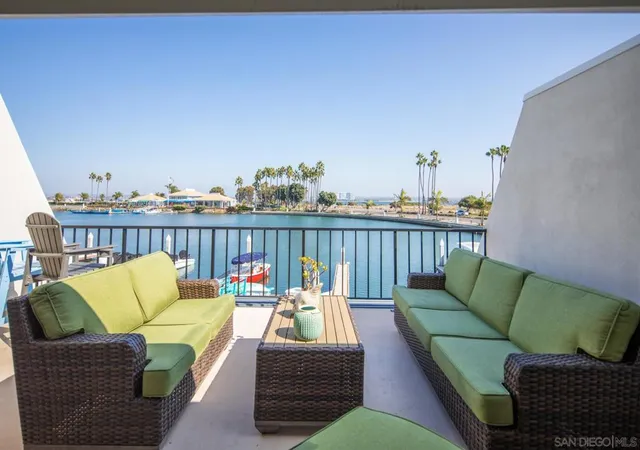 Listing Photo 4 - Condo for sale in building located at 8 Antigua Ct, Coronado, CA 92118