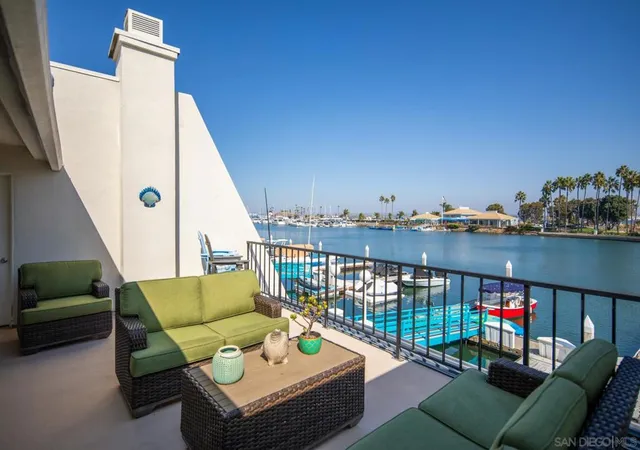 Listing Photo 5 - Condo for sale in building located at 8 Antigua Ct, Coronado, CA 92118