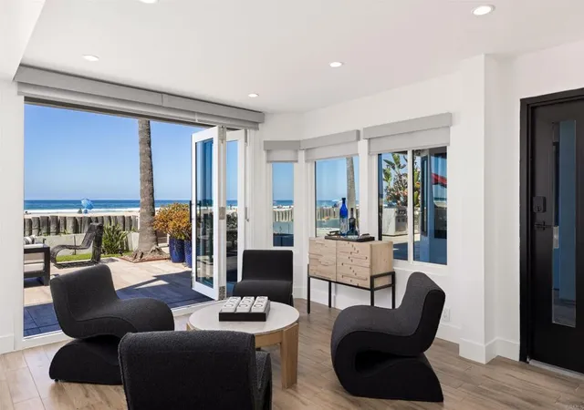Listing Photo 5 - Condo for sale in building located at 2981 Ocean Front Walk, San Diego, CA 92109 - Unit #1