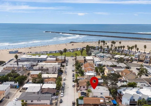 Listing Photo 2 - Condo for sale in building located at 5130 Long Br Ave, San Diego, CA 92107 - Unit #B