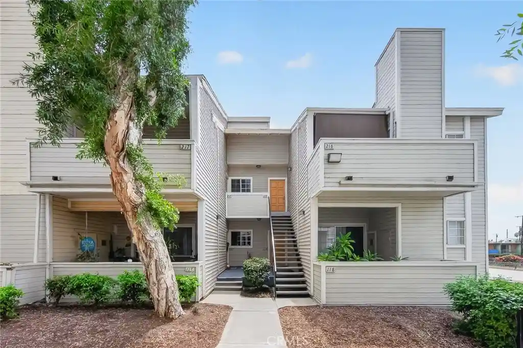 Condo for sale at 777 S Citrus #217, Azusa, CA 91702 | MLS# AR26191466