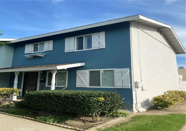 Photo 2 of Townhouse for sale at 9921 Cornwall, Huntington Beach, CA 92646 | MLS# NP26189030 | Listing updated on 2026-10-10