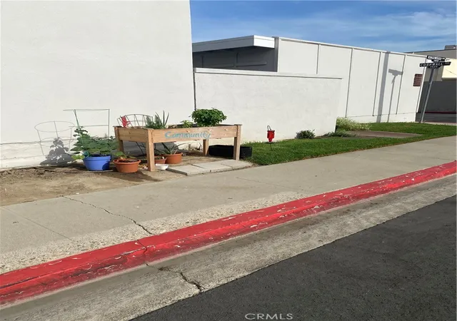 Photo 3 of Townhouse for sale at 9921 Cornwall, Huntington Beach, CA 92646 | MLS# NP26189030 | Listing updated on 2026-10-10