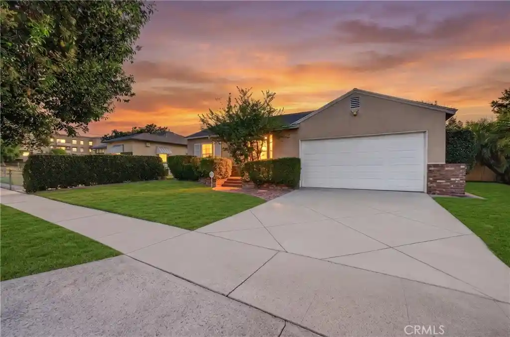 Photo 1 of Single family home for sale at 6724 De Celis Pl, Van Nuys, CA 91406 | MLS# OC26127605 | Listing updated on 2026-10-19