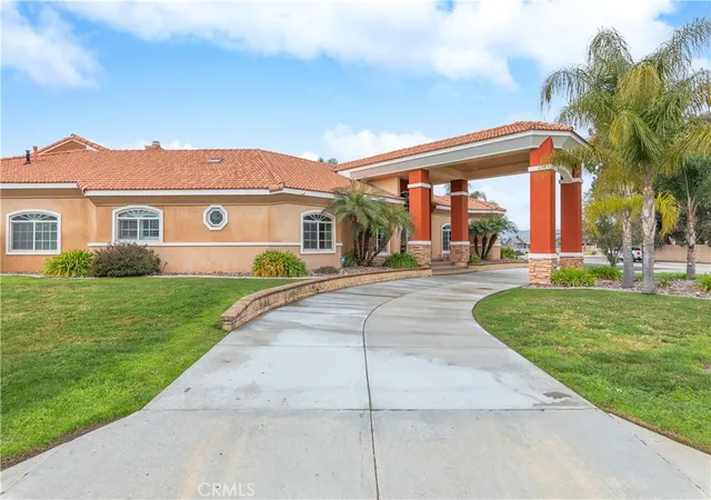 Photo 2 of Single family home for sale at 947 W Commonwealth Ave, Hemet, CA 92543 | MLS# SW26195290 | Listing updated on 2026-09-13