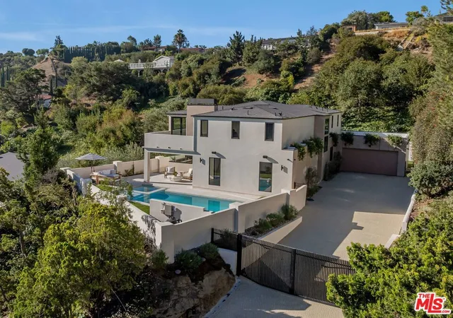 Photo 2 of Single family home for sale at 8636 Edwin Dr, Los Angeles, CA 90046 | MLS# 26874825 | Listing updated on 2026-10-09