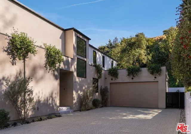 Photo 3 of Single family home for sale at 8636 Edwin Dr, Los Angeles, CA 90046 | MLS# 26874825 | Listing updated on 2026-10-09