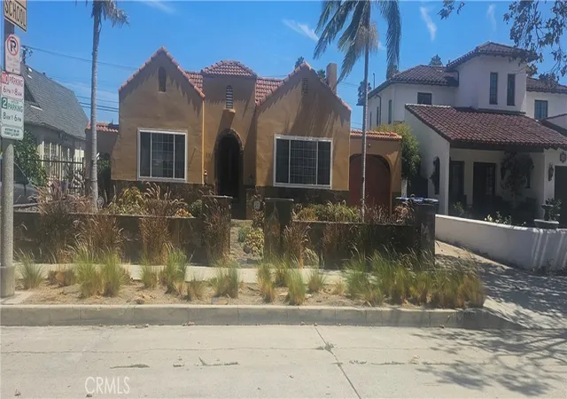 Single family home for sale at 840 S Dunsmuir, Los Angeles, CA 90036 | MLS# SB26195165