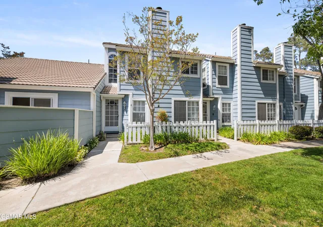 Photo 2 of Townhouse for sale at 345 Jeremiah Dr #E, Simi Valley, CA 93065 | MLS# 226004251 | Listing updated on 2026-09-19