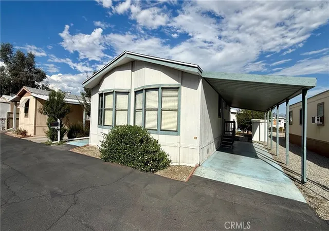 Photo 3 of Manufactured home for sale at 530 W Devonshire #36, Hemet, CA 92543 | MLS# SW26195578 | Listing updated on 2026-10-06